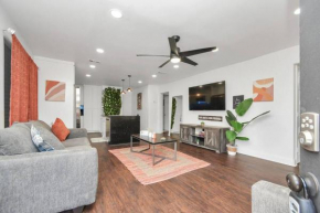Hidden Gem Safari Home w/ Backyard Near Midtown